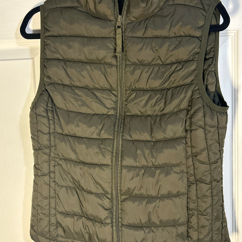 Love Tree Olive Puffer‎ Vest